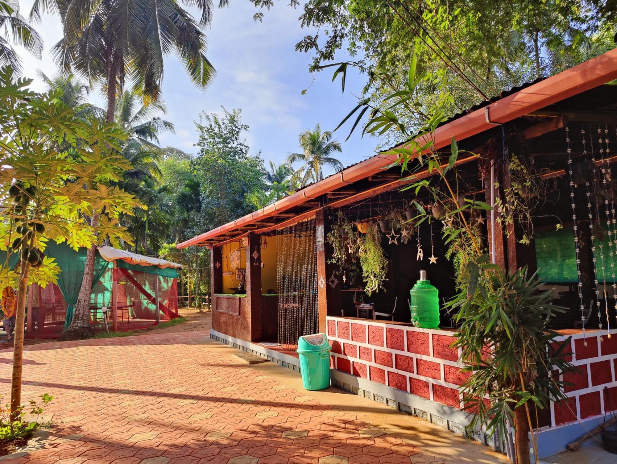 Hotel Artkarna à Gokarna  Extérieur photo